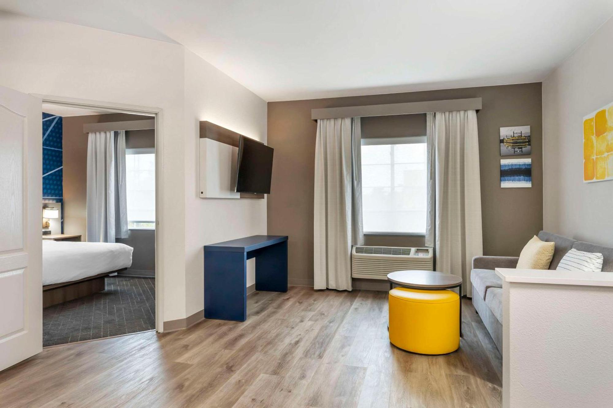 Comfort Suites Elgin Bagian luar foto