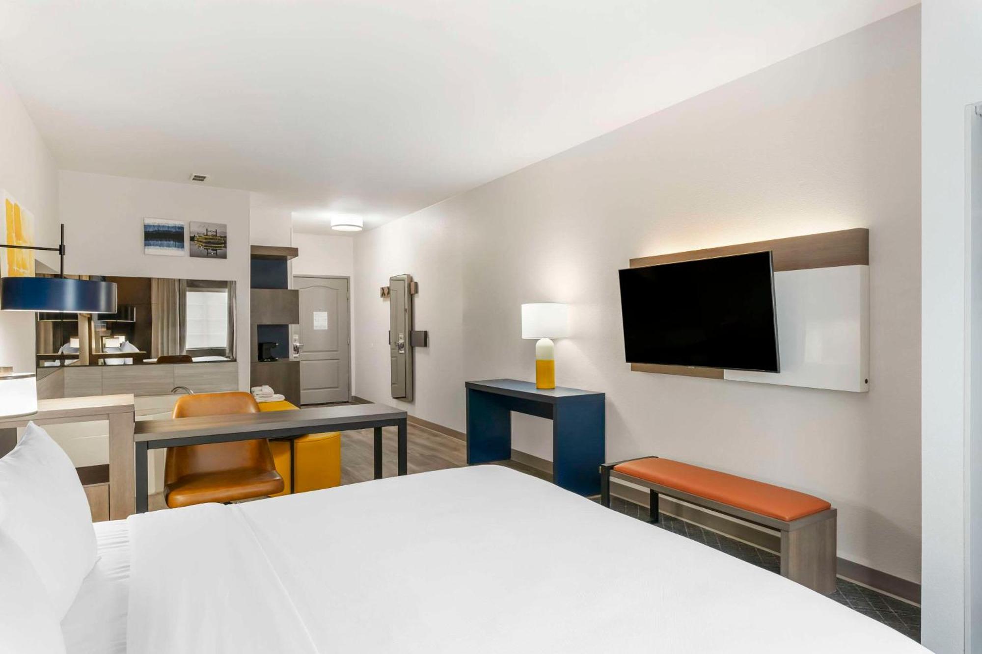 Comfort Suites Elgin Bagian luar foto